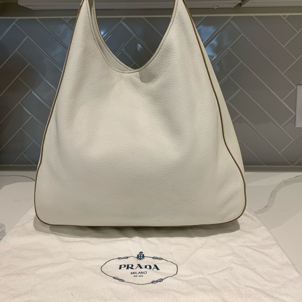 Prada leather handbag w/duster bag 💯authentic